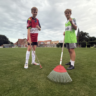 Zwei Stunden Laub harken