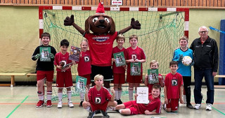 Neue Schultrikots für die Grundschule Mandelsloh/Helstorf